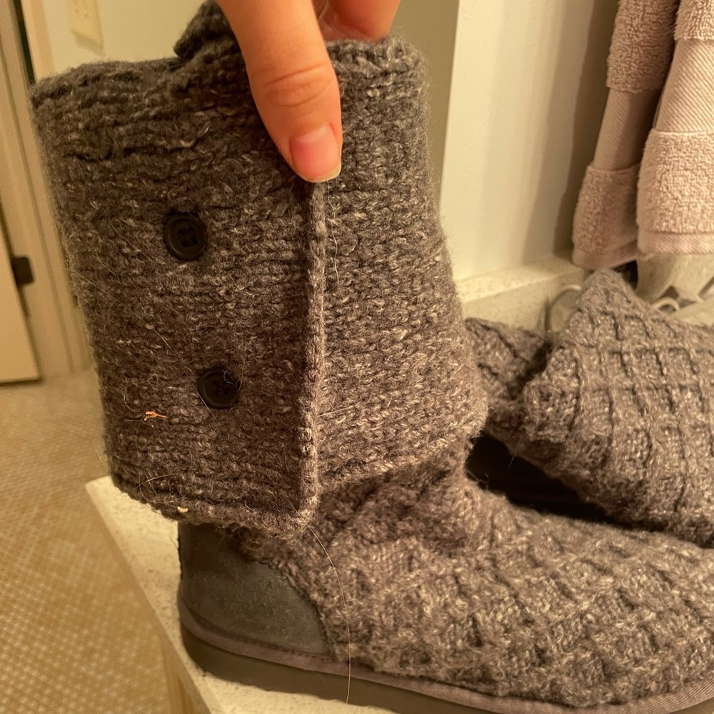 Cute and cozy knit uggs! Worn lightly! WILLING TO NEGOTIATE!
